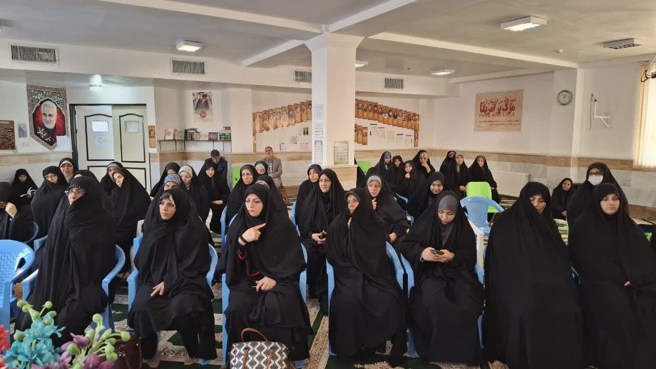 نشست تخصصی بانوان ازنا با محوریت آسیب‌شناسی مسائل حوزه زنان برگزار شد.